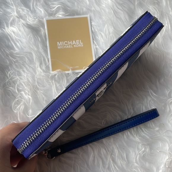 Brand New Michael Kors Blue & White Striped Large  Zip Around Wristlet Wallet - Picture 6 of 15